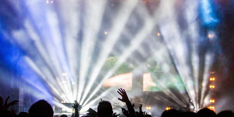 从工业艺术到数字档案：艺术家作品集在现代创作中的战略价值