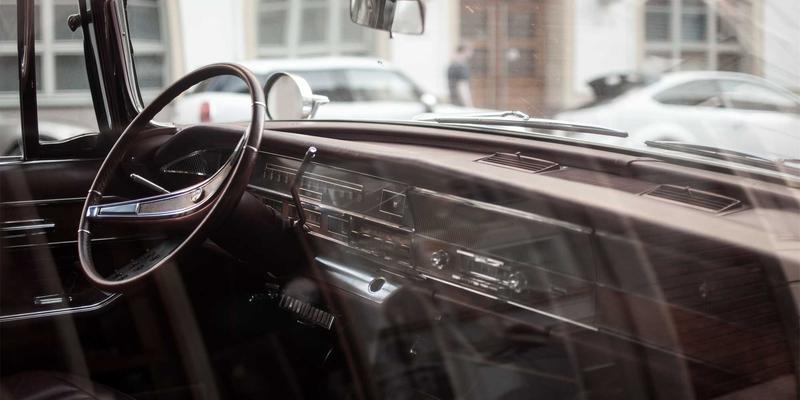 从工业遗存到数字光影：公共艺术装置的创造如何重塑城市空间与社区认同